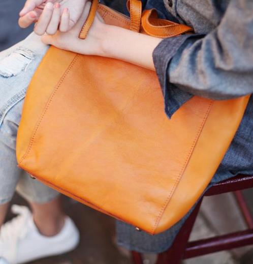 真皮复古手拎包斜跨包的多种搭配：时尚百搭（图）