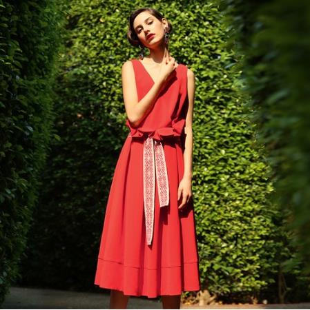 小立领蕾丝蛋糕裙怎么搭配：打造夏日时尚甜美风