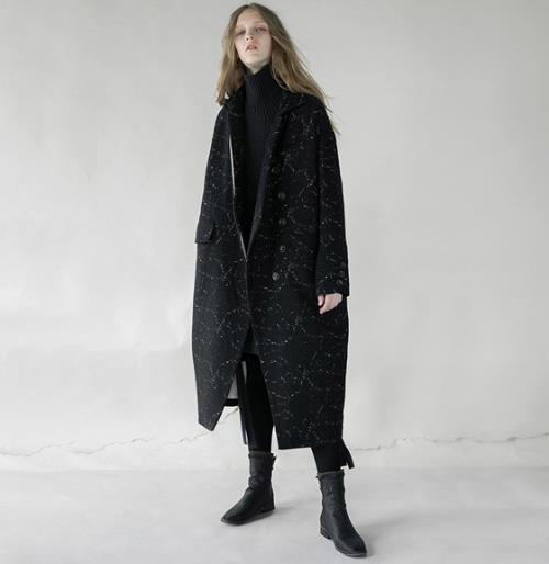 胖MM这样搭配纯色开叉茧型大衣时尚又显瘦（图）