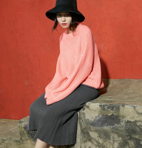 格子高腰半身裙的多种搭配：时尚显瘦复古风（图）