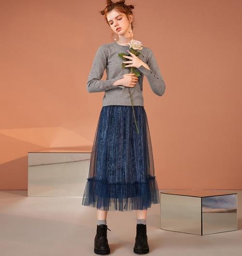 格子高腰半身裙的多种搭配：时尚显瘦复古风（图）