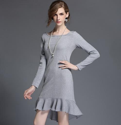 修身蕾丝包臀打底裙搭配长款风衣：女人味十足（图）