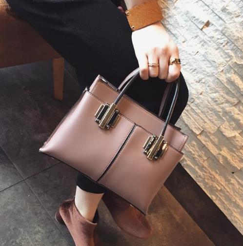 韩版多功能水桶斜挎包搭配：简约个性斜挎包（图）