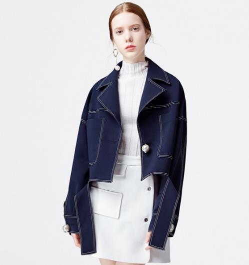 金丝绒棒球服外套的多种搭配：高贵优雅又帅气（图）