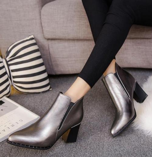 大牌范十足的马丁靴女英伦风切尔西短靴搭配(图) 大牌范十足的马丁靴女英伦风切尔西短靴搭配(图)