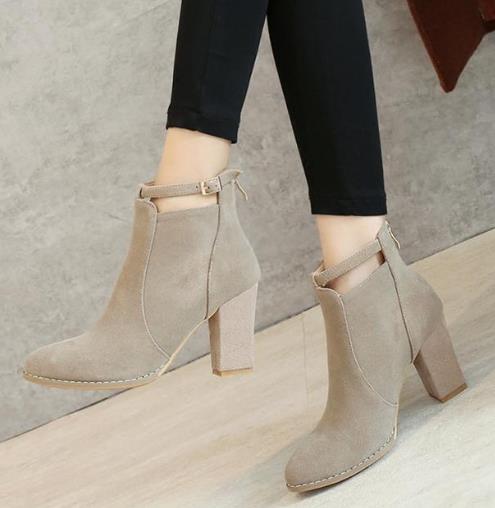 大牌范十足的马丁靴女英伦风切尔西短靴搭配（图）