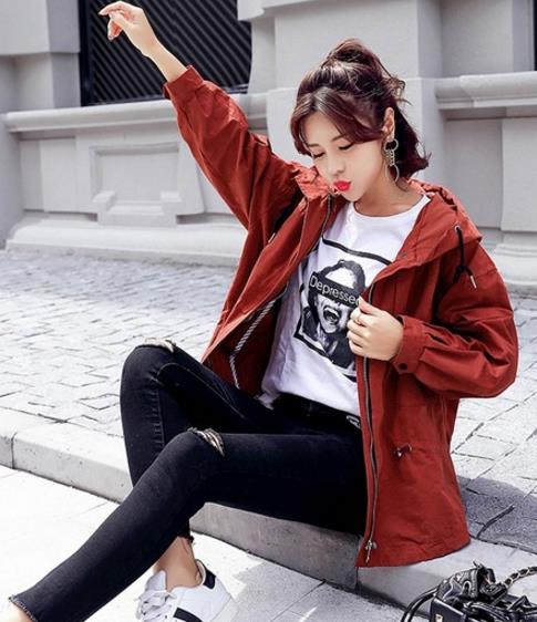 廓型毛呢短外套搭配牛仔阔腿裤:简约时尚显气质 廓型毛呢短外套搭配牛仔阔腿裤:简约时尚显气质