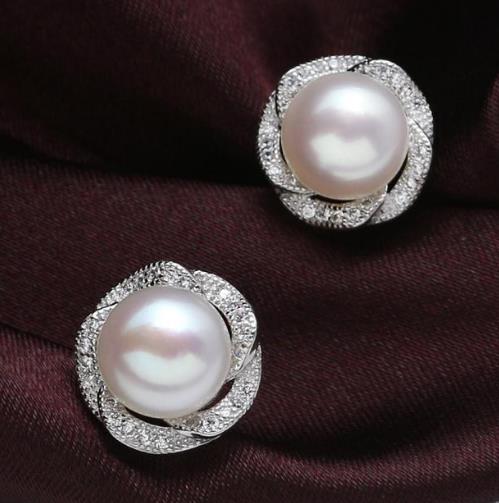 高贵优雅的天然母珍珠耳环：5款耳环凸显女神气质