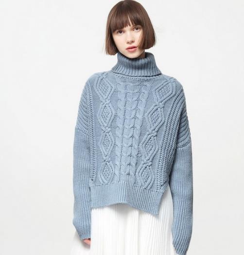 高领纯色针织衫的多种搭配：时尚潮流针织衫推荐