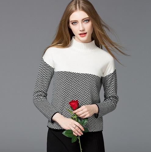 修身弹力花边打底衫搭配半身皮裙：知性优雅（图）