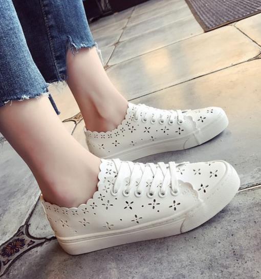 牛仔裤搭配镂空帆布鞋:5款百搭舒适帆布鞋(图) 牛仔裤搭配镂空帆布鞋:5款百搭舒适帆布鞋(图)