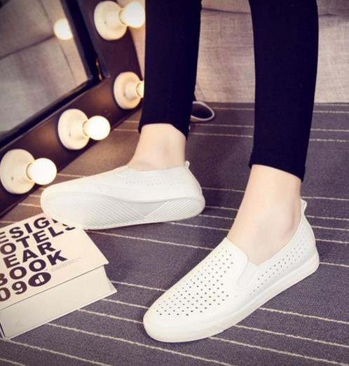 牛仔裤搭配镂空帆布鞋：5款百搭舒适帆布鞋（图）