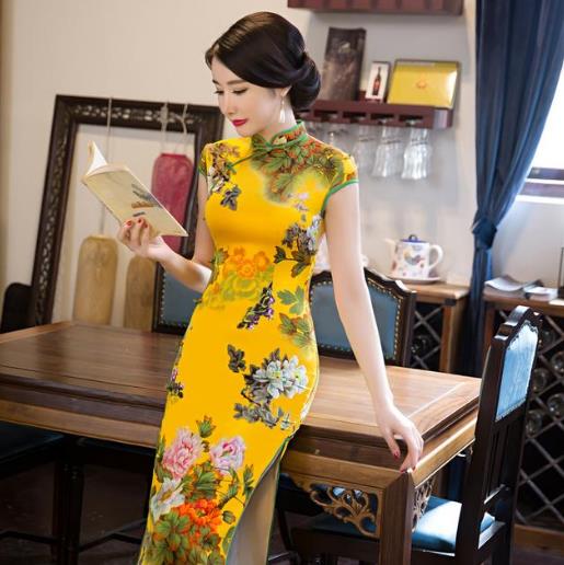 大气优雅的长款旗袍,展现女性的高贵气质 大气优雅的长款旗袍,展现女性的高贵气质