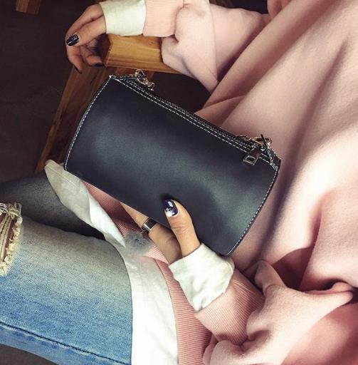 让你气场大增的5款小包：百搭迷你小圆包搭配（图）