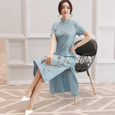 蝙蝠袖针织薄款罩衫搭配半身裙:乖巧张扬文艺范 蝙蝠袖针织薄款罩衫搭配半身裙:乖巧张扬文艺范