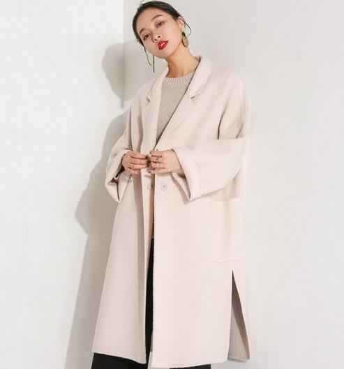 印花翻领廓形大衣搭配小脚裤：显高显瘦又百搭（图）