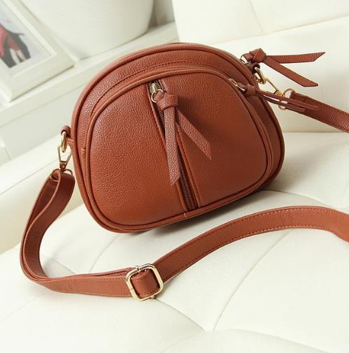 拼接水钻斜挎包:随性又彰显品位斜挎包推荐(图) 拼接水钻斜挎包:随性又彰显品位斜挎包推荐(图)