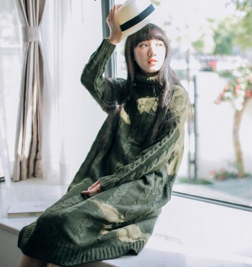 毛呢大衣搭配蕾丝拼接连衣裙：简约又优雅（图）