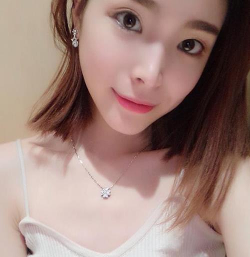 这几款立体方形纯银项链搭配彰显性感和优雅(图) 这几款立体方形纯银项链搭配彰显性感和优雅(图)