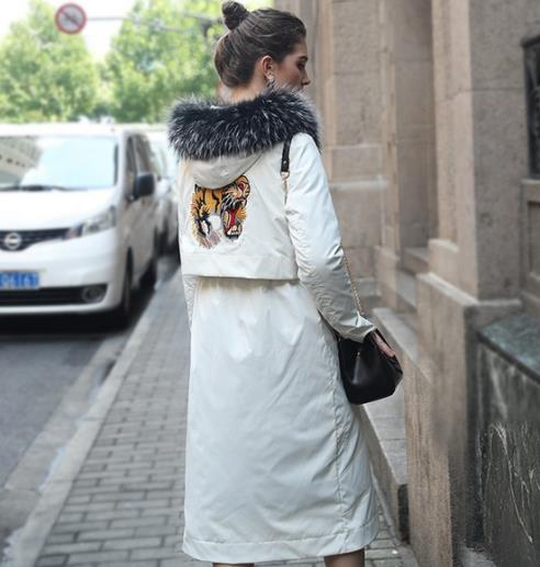 短款机车羊毛大衣搭配短款皮裙：酷帅又性感（图）