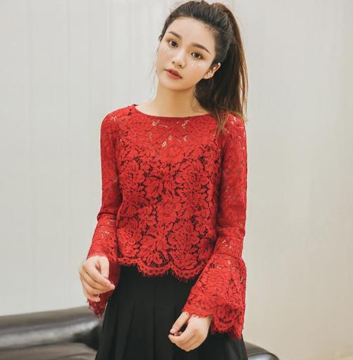 蕾丝宽松套头长袖的多种搭配：性感又独特（图）