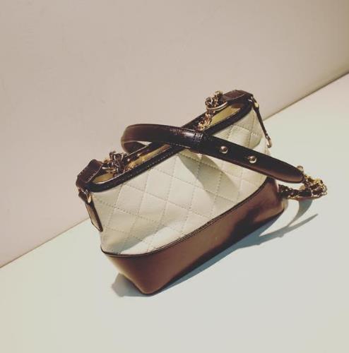 今年流行的迷你小方包单肩斜挎包：时尚百搭（图）