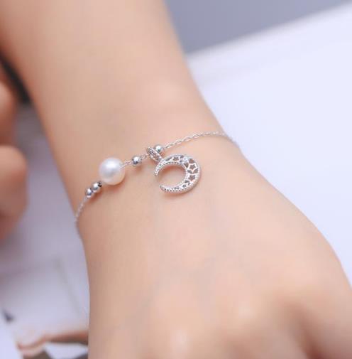 这几款纯银星星月亮镂空手链搭配：时尚减龄（图）