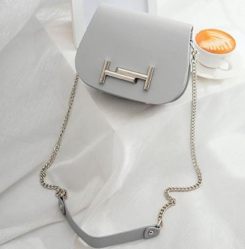 大方简约的新款真皮菱格链条包：彰显优雅气质（图）