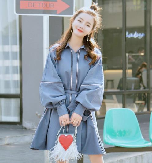 木耳边灯笼袖针织外套搭配连衣裙：时尚显瘦（图）