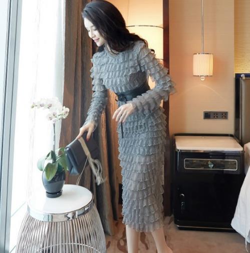 网纱蕾丝层叠一步裙这样搭配外套彰显优雅气质(图) 网纱蕾丝层叠一步裙这样搭配外套彰显优雅气质(图)