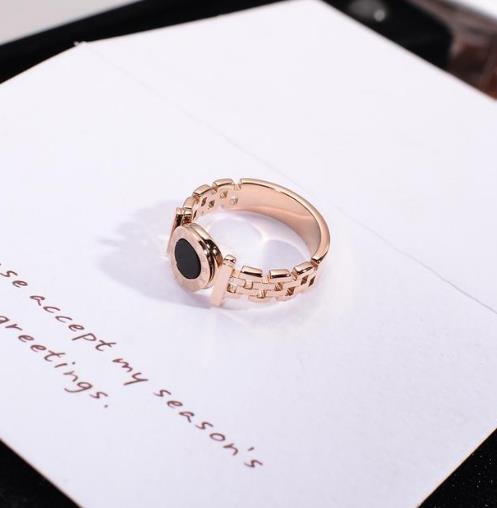 欧美简约黑色圆形钛钢小巧精致细项链：简约时尚