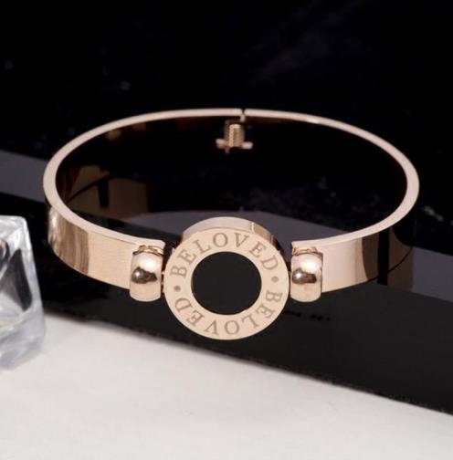 欧美简约黑色圆形钛钢小巧精致细项链：简约时尚