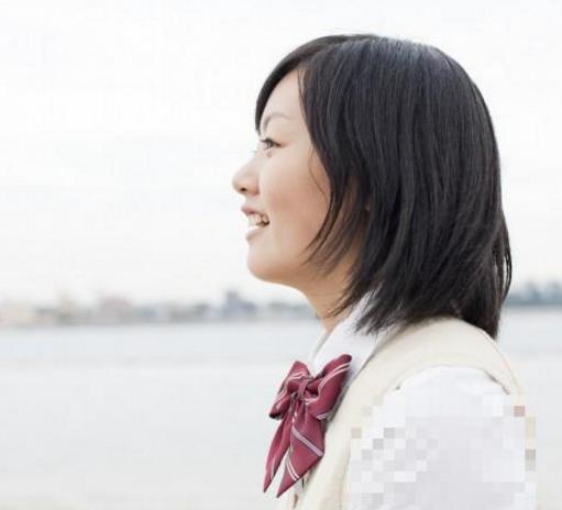 女生圆脸适合什么短发发型才显脸小显清纯（图）