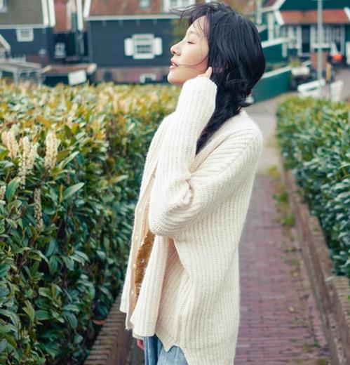 V领蝙蝠袖针织衫的多种搭配：新款针织衫推荐（图）