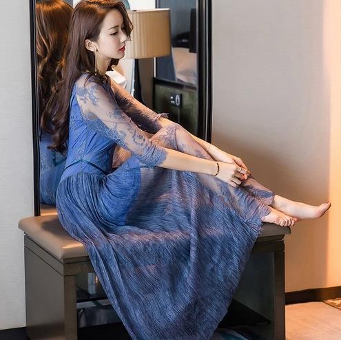 一件蕾丝连衣裙的多种穿搭：演绎青春笑靥如花