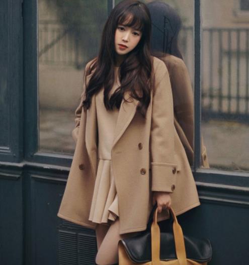 减龄显瘦喇叭袖收腰显瘦毛呢外套的多种搭配（图）