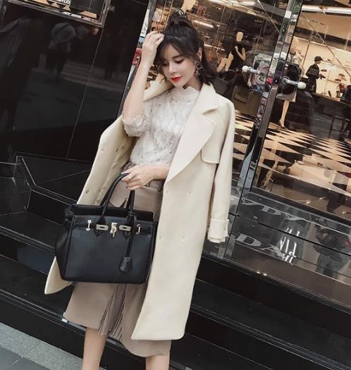 减龄显瘦喇叭袖收腰显瘦毛呢外套的多种搭配（图）