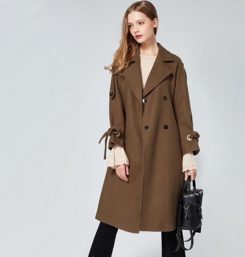 减龄显瘦喇叭袖收腰显瘦毛呢外套的多种搭配（图）