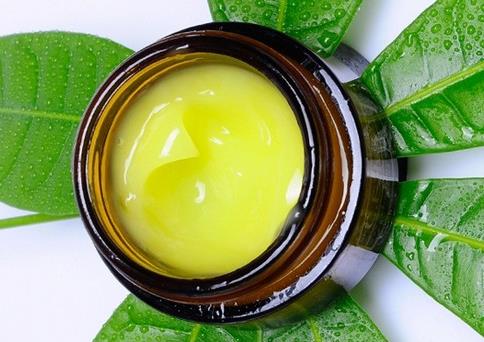 眼部护理裸妆女神:黄苓滋养睡眠眼膜推荐(图) 眼部护理裸妆女神:黄苓滋养睡眠眼膜推荐(图)