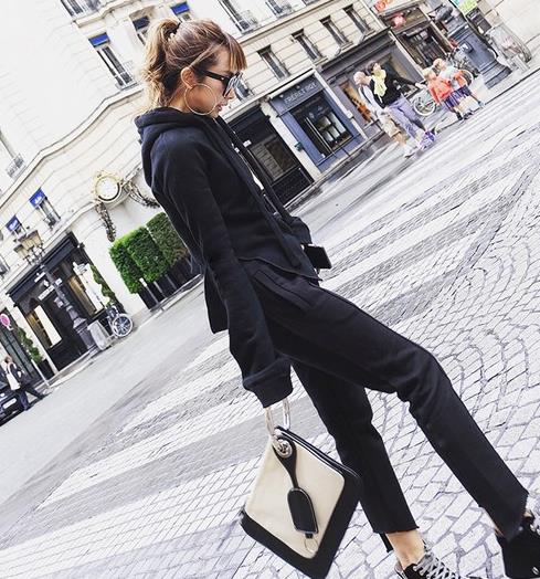 5款时尚个性双层连帽宽松卫衣搭配：彰显时尚潮流