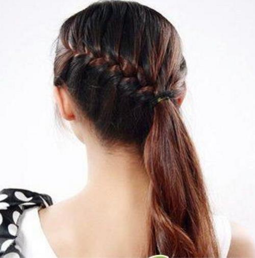 今年最流行花苞头:辫子花苞头的多种扎法(图) 今年最流行花苞头:辫子花苞头的多种扎法(图)