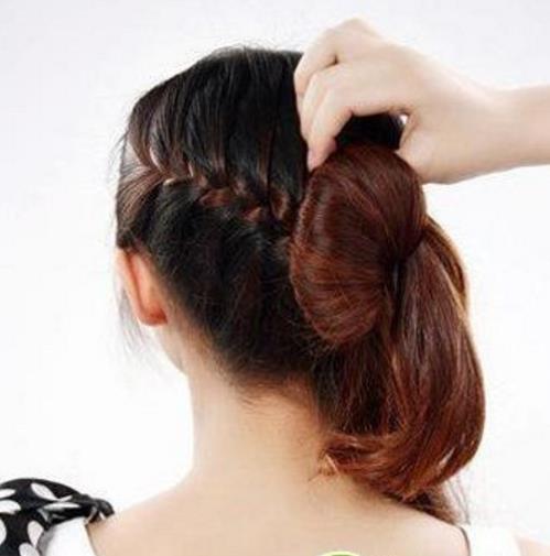 今年最流行花苞头：辫子花苞头的多种扎法（图）