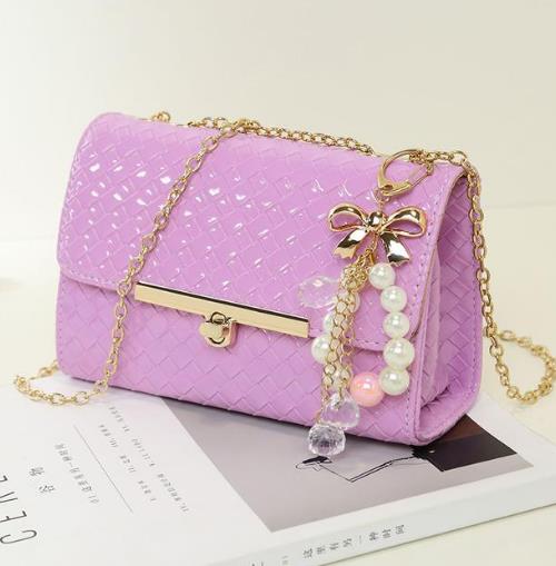 斜挎小香风菱格链条包搭配：百搭显气质链条包（图）