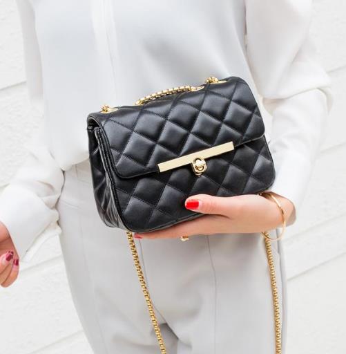 斜挎小香风菱格链条包搭配：百搭显气质链条包（图）
