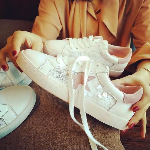 这几款亮片网面休闲鞋配风衣百搭时髦又洋气（图）