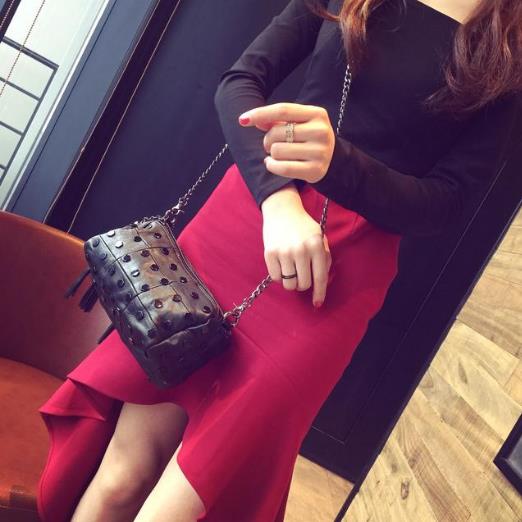 夏季小包包链条斜挎包撞色:简约优雅斜挎包推荐 夏季小包包链条斜挎包撞色:简约优雅斜挎包推荐