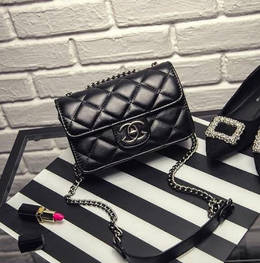 夏季小包包链条斜挎包撞色：简约优雅斜挎包推荐