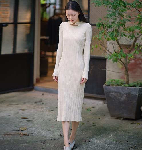 不规则立领针织裙这样搭配外套才能减龄又优雅