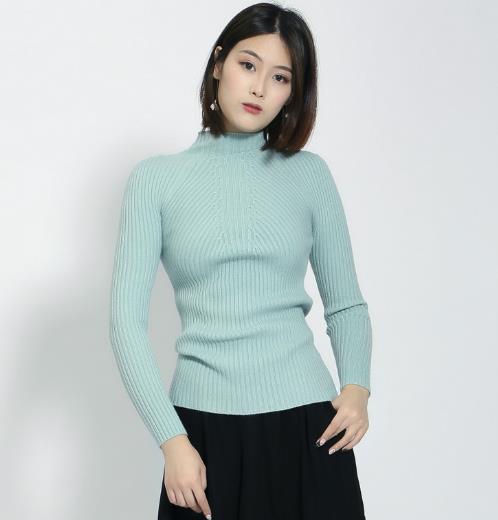 半高领开衩衣袖打底衫这样搭配：时髦又知性（图）