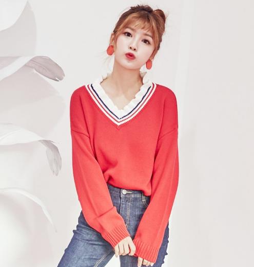 半高领开衩衣袖打底衫这样搭配：时髦又知性（图）